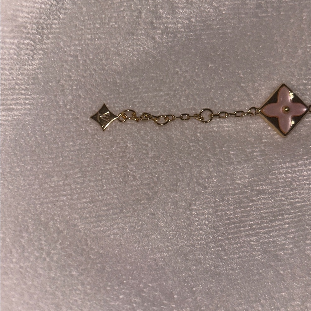 Louis Vuitton Star & Sun Motif Bracelet- Gold & pink Mother-of-Pearl - Picture 5 of 6